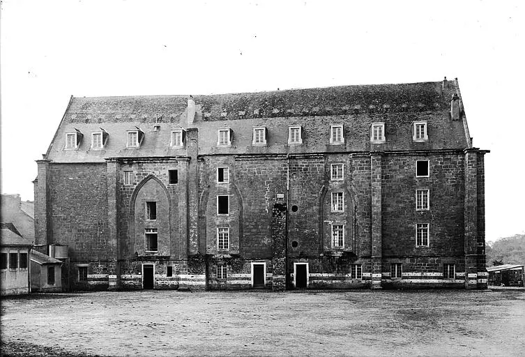 Foto von Ehemalige Kapelle des Heiligen Geistes, dann eine Duguesclin -Kaserne - POP Plateforme Ouverte du Patrimoine / Base Mérimée - © Ministère de la Culture (France), Médiathèque du patrimoine et de la photographie, diffusion RMN-GP