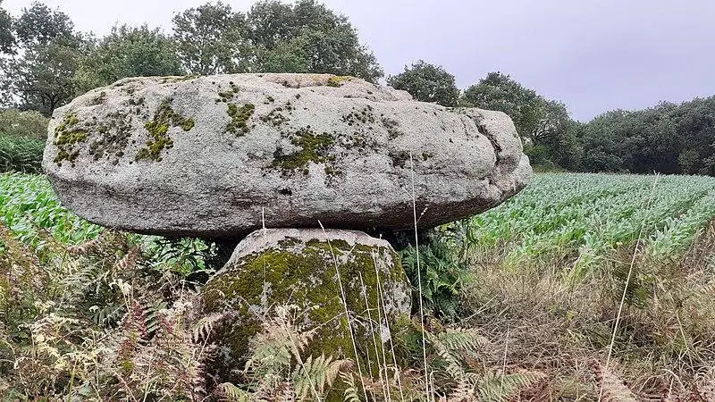 Foto von Kermabon Dolmen - LionelRauch - © Creative Commons (https://creativecommons.org/licenses/by-sa/4.0/deed.fr)