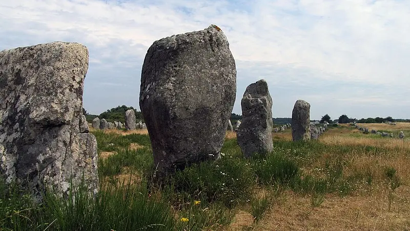 Foto de Alineación de Kerlescan y dolmen - Johan Allard - © Creative Commons (https://creativecommons.org/licenses/by-sa/4.0/deed.fr)