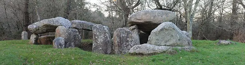 Foto de Kériaval dolmens - XIIIfromTOKYO - © Creative Commons (https://creativecommons.org/licenses/by-sa/4.0/deed.fr)