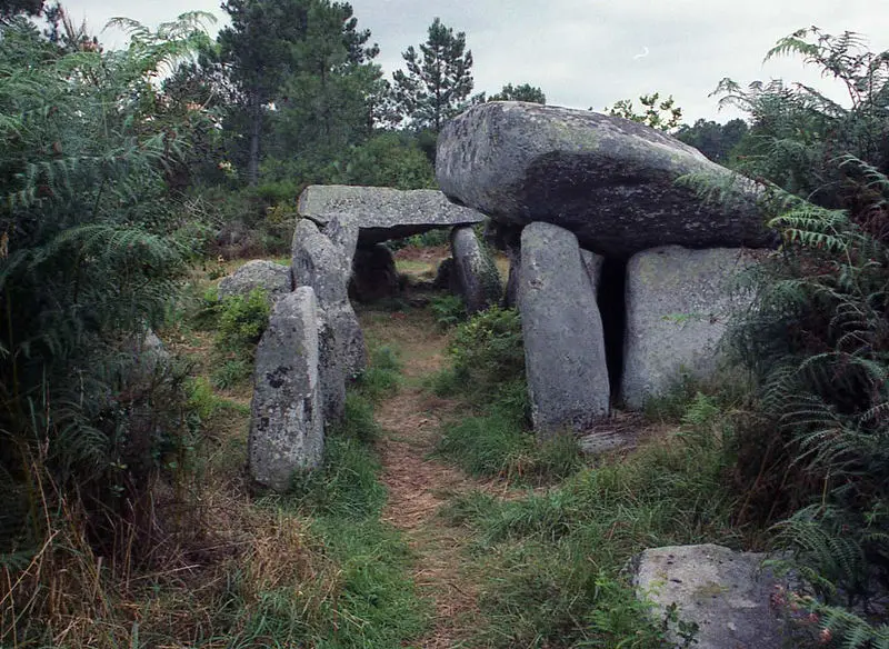 Foto de Kériaval dolmens - J.E. Walkowitz - © Creative Commons (https://creativecommons.org/licenses/by-sa/4.0/deed.fr)