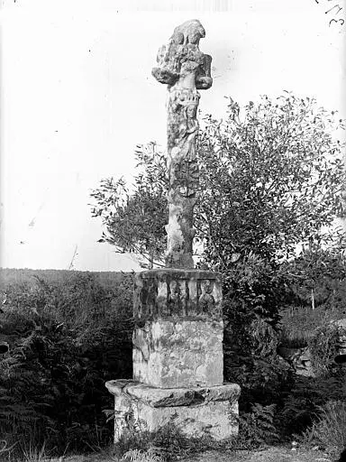 Foto de Cruz del siglo XVI - POP Plateforme Ouverte du Patrimoine / Base Mérimée - © Ministère de la Culture (France), Médiathèque du patrimoine et de la photographie, diffusion RMN-GP