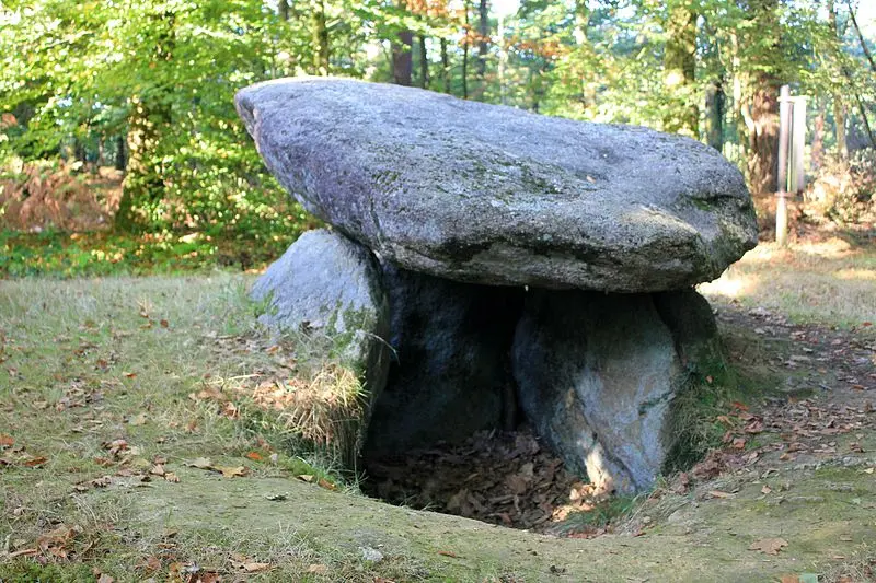 Photo de Dolmen de Rode - XIIIfromTOKYO - © Creative Commons (https://creativecommons.org/licenses/by-sa/4.0/deed.fr)