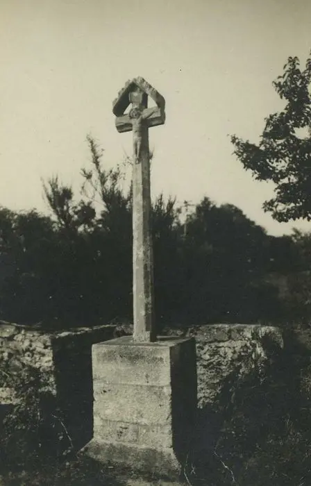 Picture of Cross cross - POP Plateforme Ouverte du Patrimoine / Base Mérimée - © Ministère de la Culture (France), Médiathèque du patrimoine et de la photographie, tous droits réservés