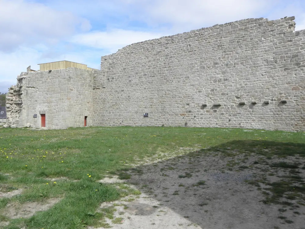 Foto von Schloss - Sous licence Creative Commons (https://creativecommons.org/licenses/by-sa/4.0/deed.fr) - Par GO69 - © Creative Commons (https://creativecommons.org/licenses/by-sa/4.0/deed.fr)