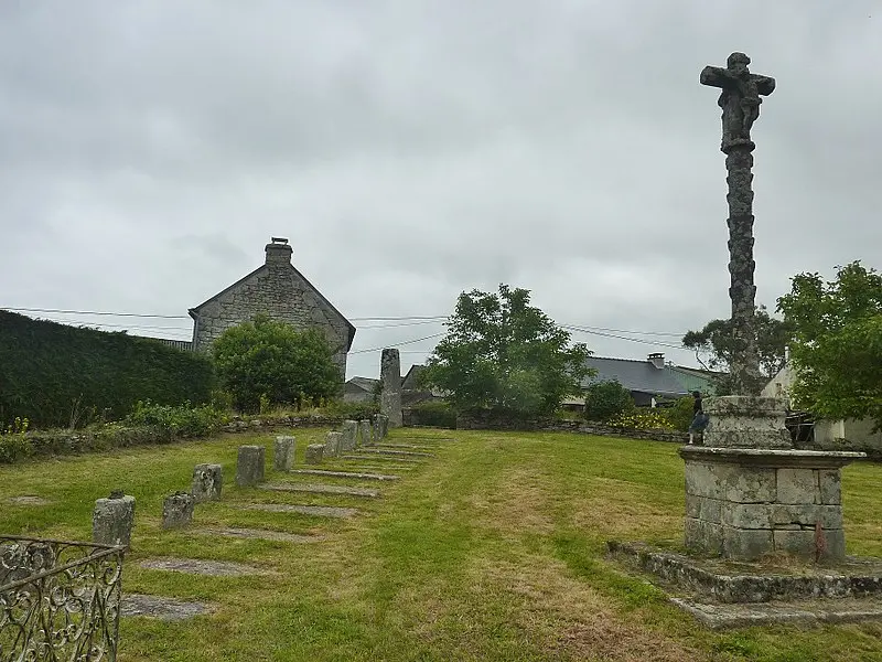 Picture of Calvary and miles from Locmeltro - Moreau.henri - © Creative Commons (https://creativecommons.org/licenses/by-sa/4.0/deed.fr)