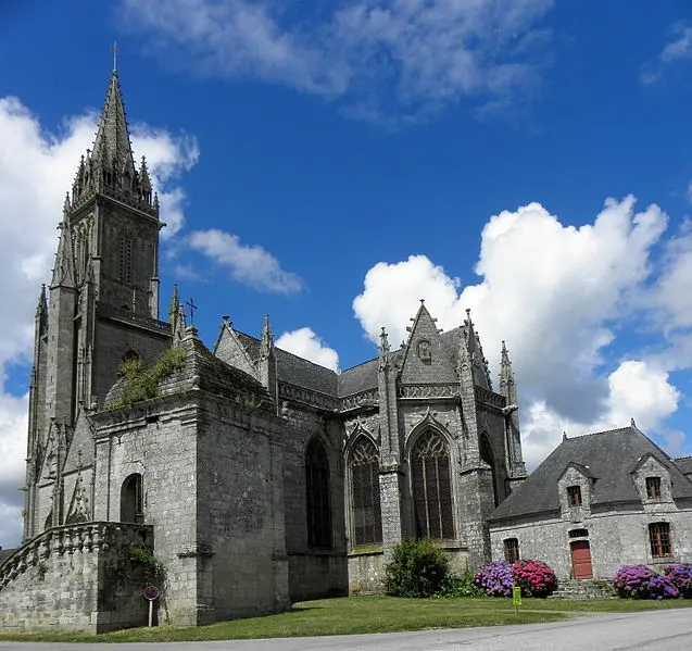 Foto von Notre-Dame-de-Quelven und umliegende Kirche - GO69 - © Creative Commons (https://creativecommons.org/licenses/by-sa/4.0/deed.fr)