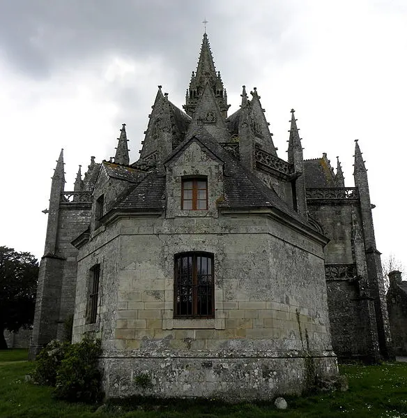 Foto von Notre-Dame-de-Quelven und umliegende Kirche - GO69 - © Creative Commons (https://creativecommons.org/licenses/by-sa/4.0/deed.fr)