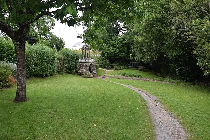 Foto von Brunnen Sainte-Anne - Chatsam - © Creative Commons (https://creativecommons.org/licenses/by-sa/4.0/deed.fr)