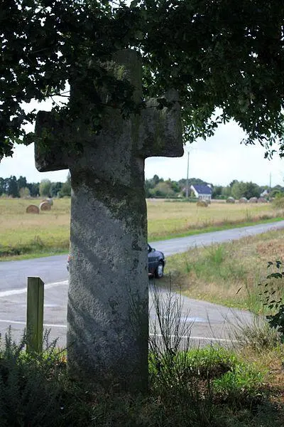 Picture of Monolithic cross in granite, brewed - XIIIfromTOKYO - © Creative Commons (https://creativecommons.org/licenses/by-sa/4.0/deed.fr)