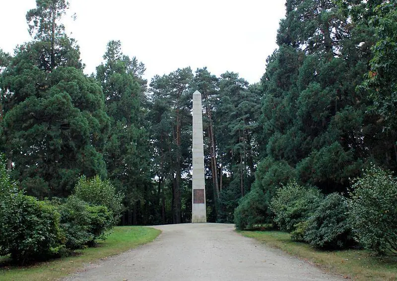Foto de Treinta columna - XIIIfromTOKYO - © Creative Commons (https://creativecommons.org/licenses/by-sa/4.0/deed.fr)