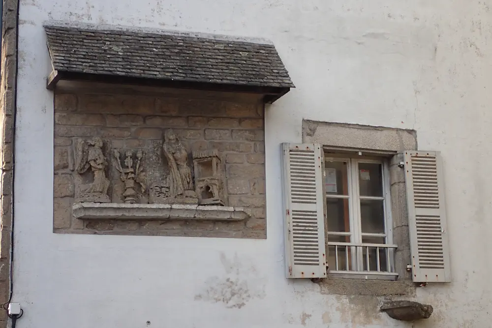 Foto von Haus an der Route 168 in der Nähe von Place de l'Eglise - Sous licence Creative Commons (https://creativecommons.org/licenses/by-sa/4.0/deed.fr) - Par Shadrak+ - © Creative Commons (https://creativecommons.org/licenses/by-sa/4.0/deed.fr)