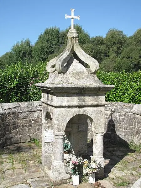 Photo de Fontaine Saint-Roch et son enceinte - LionelRauch - © Creative Commons (https://creativecommons.org/licenses/by-sa/4.0/deed.fr)