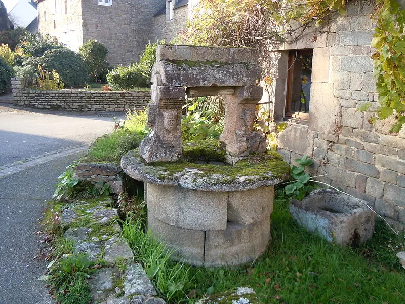 Picture of Lion's wells and niche - Lanzonnet - © Creative Commons (https://creativecommons.org/licenses/by-sa/4.0/deed.fr)