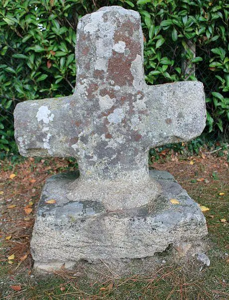 Photo de Croix datée de 1558 située à Kergouldec - XIIIfromTOKYO - © Creative Commons (https://creativecommons.org/licenses/by-sa/4.0/deed.fr)