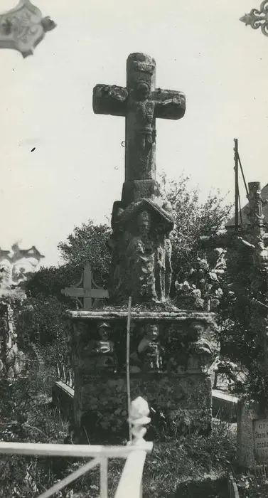 Picture of Graveyard - POP Plateforme Ouverte du Patrimoine / Base Mérimée - © Ministère de la Culture (France), Médiathèque du patrimoine et de la photographie, tous droits réservés