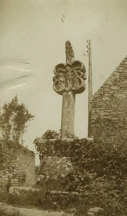 Foto de Cruzar detrás de la iglesia - POP Plateforme Ouverte du Patrimoine / Base Mérimée - © Ministère de la Culture (France), Médiathèque du patrimoine et de la photographie, tous droits réservés