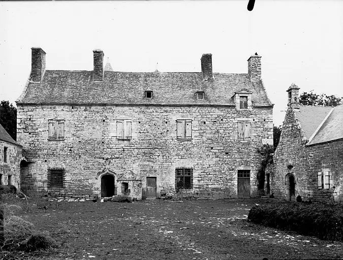 Foto de Mansión pinieux - POP Plateforme Ouverte du Patrimoine / Base Mérimée - © Ministère de la Culture (France), Médiathèque du patrimoine et de la photographie, diffusion RMN-GP