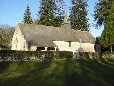 Foto von Sainte-Catherine Chapel und Brunnen - P.a.lorjoux - © Creative Commons (https://creativecommons.org/licenses/by-sa/4.0/deed.fr)