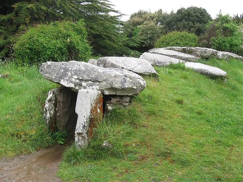 Photo de Dolmen du Mané-Rutual - Gerhard Haubold - © Creative Commons (https://creativecommons.org/licenses/by-sa/4.0/deed.fr)