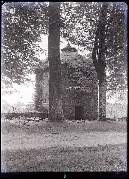 Photo de Château de Lesturgant - Maillard, Marcel (1899-1977). Photographe. Ancien - © Creative Commons (https://creativecommons.org/licenses/by-sa/4.0/deed.fr)