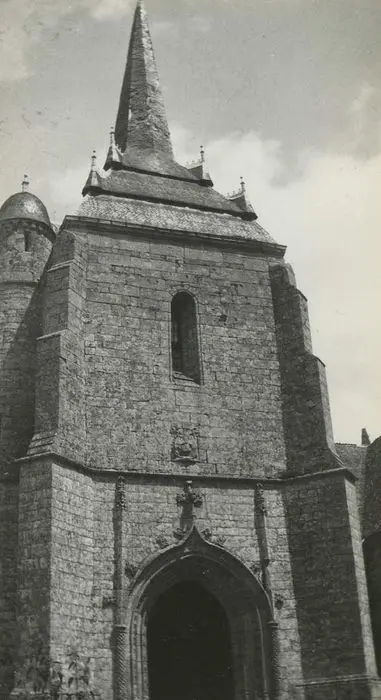 Foto de Notre-Dame-de-Carmès y la Capilla Fuente ubicada cerca - POP Plateforme Ouverte du Patrimoine / Base Mérimée - © Ministère de la Culture (France), Médiathèque du patrimoine et de la photographie, tous droits réservés