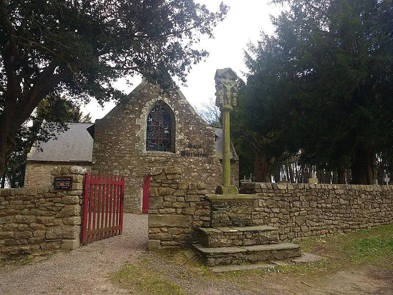 Foto von Kreuz an der Saint-Barthélémy Chapel Gehege Wand - H mlet - © Creative Commons (https://creativecommons.org/licenses/by-sa/4.0/deed.fr)