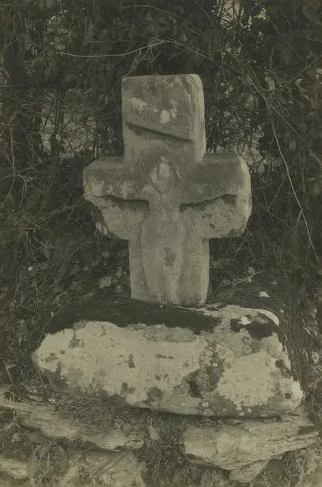 Foto de Cruz llamada Cross con los muertos - POP Plateforme Ouverte du Patrimoine / Base Mérimée - © Ministère de la Culture (France), Médiathèque du patrimoine et de la photographie, tous droits réservés