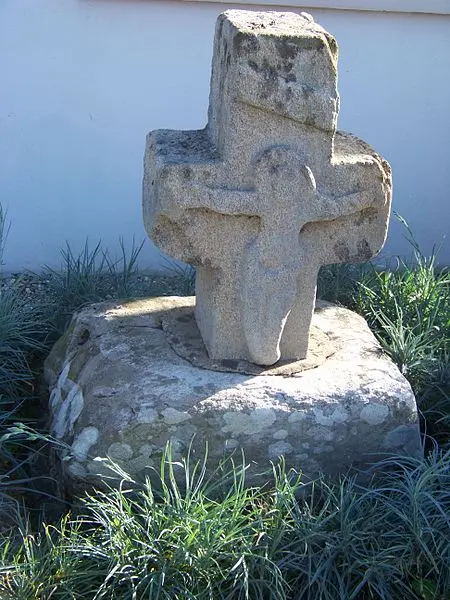 Foto de Cruz llamada Cross con los muertos - Farz brujunet - © Creative Commons (https://creativecommons.org/licenses/by-sa/4.0/deed.fr)