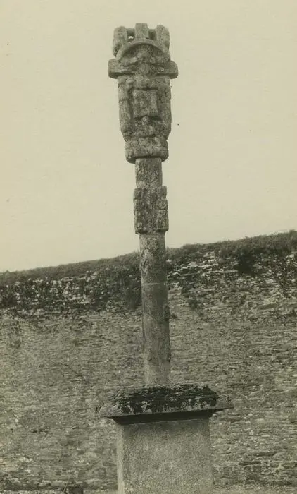 Photo de Croix du 16e siècle - POP Plateforme Ouverte du Patrimoine / Base Mérimée - © Ministère de la Culture (France), Médiathèque du patrimoine et de la photographie, tous droits réservés