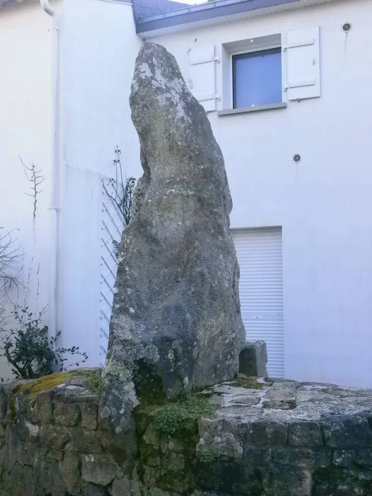 Picture of Menhir says of the town - Sous licence Creative Commons (https://creativecommons.org/licenses/by-sa/4.0/deed.fr) - Par Tsaag Valren - © Creative Commons (https://creativecommons.org/licenses/by-sa/4.0/deed.fr)
