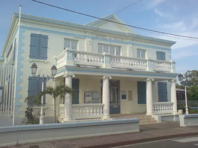 Foto de Casa, actualmente ayuntamiento - Sous licence Creative Commons (https://creativecommons.org/licenses/by-sa/4.0/deed.fr) - Par DUKEOFGUADELOUPE971 - © Creative Commons (https://creativecommons.org/licenses/by-sa/4.0/deed.fr)