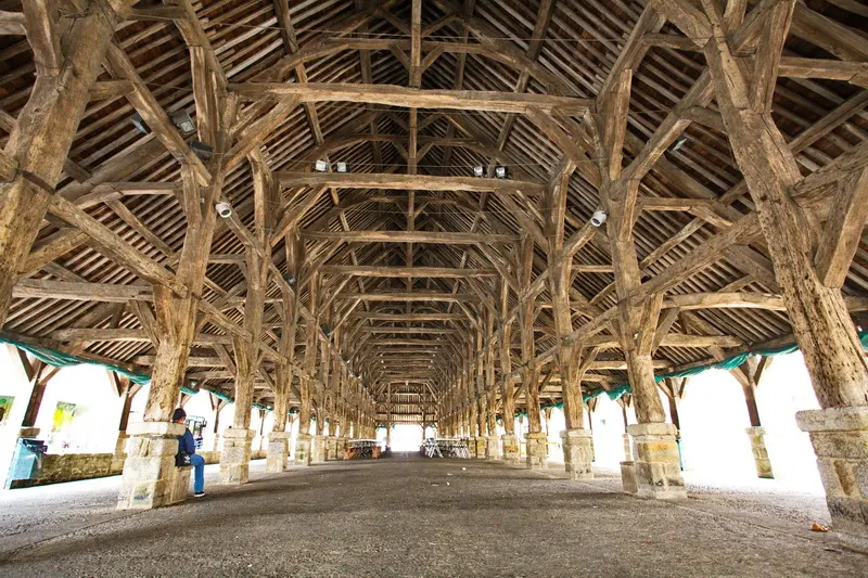 Picture of Old halls - Amadalvarez - © Creative Commons (https://creativecommons.org/licenses/by-sa/4.0/deed.fr)