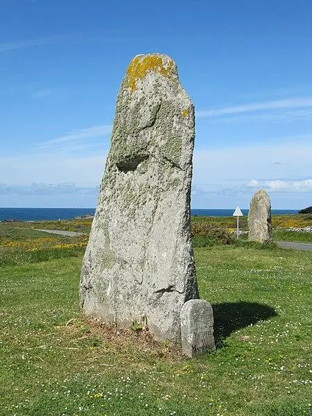 Foto von Mené-Méri Menhir - Wikicaro - © Creative Commons (https://creativecommons.org/licenses/by-sa/4.0/deed.fr)