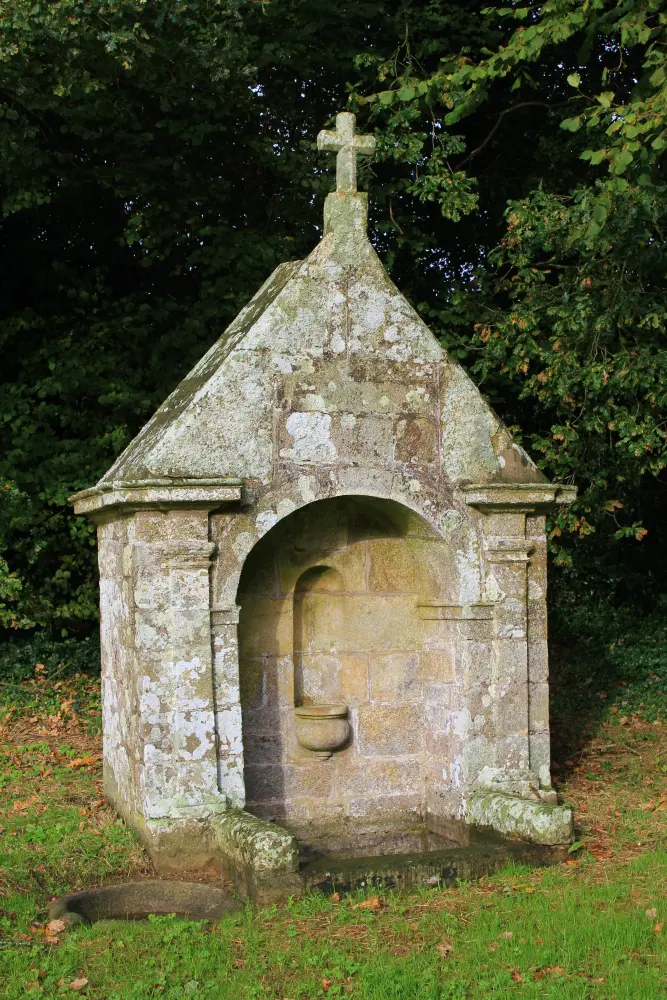 Picture of Saint-Clair fountain - Sous licence Creative Commons (https://creativecommons.org/licenses/by-sa/4.0/deed.fr) - Par XIIIfromTOKYO - © Creative Commons (https://creativecommons.org/licenses/by-sa/4.0/deed.fr)
