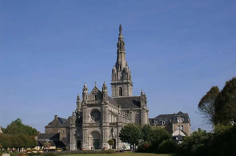 Photo de Site de la basilique de Sainte-Anne-d'Auray - Bruno Corpet (Quoique) - © Creative Commons (https://creativecommons.org/licenses/by-sa/4.0/deed.fr)