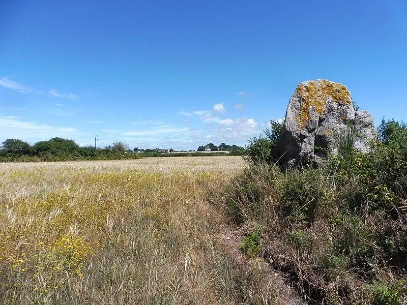 Foto von Menhir de Clos-Et-Bé - Milca56 - © Creative Commons (https://creativecommons.org/licenses/by-sa/4.0/deed.fr)