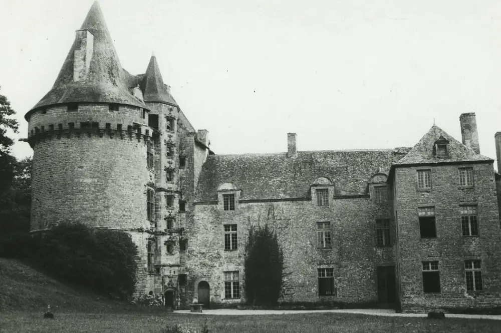 Picture of Château de Brignac - POP Plateforme Ouverte du Patrimoine / Base Mérimée - © Ministère de la Culture (France), Médiathèque du patrimoine et de la photographie, tous droits réservés