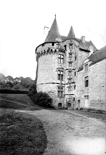 Picture of Château de Brignac - POP Plateforme Ouverte du Patrimoine / Base Mérimée - © Ministère de la Culture (France), Médiathèque du patrimoine et de la photographie, diffusion RMN-GP