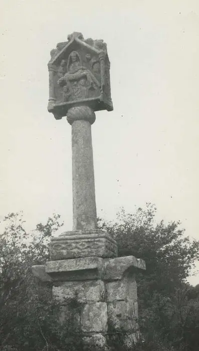 Photo de Croix du 16e siècle - POP Plateforme Ouverte du Patrimoine / Base Mérimée - © Ministère de la Culture (France), Médiathèque du patrimoine et de la photographie, tous droits réservés