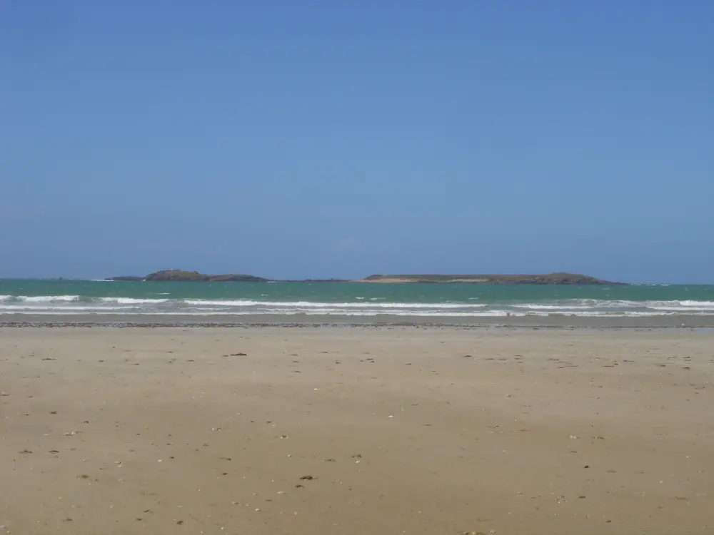 Picture of Island or Rocher de Guernic - Sous licence Creative Commons (https://creativecommons.org/licenses/by-sa/4.0/deed.fr) - Par Jebulon - © Creative Commons (https://creativecommons.org/licenses/by-sa/4.0/deed.fr)