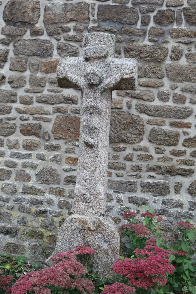 Picture of Bourg cross - Sous licence Creative Commons (https://creativecommons.org/licenses/by-sa/4.0/deed.fr) - Par Thérèse Gaigé - © Creative Commons (https://creativecommons.org/licenses/by-sa/4.0/deed.fr)
