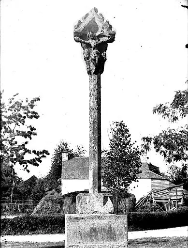 Picture of Ancient cross - POP Plateforme Ouverte du Patrimoine / Base Mérimée - © Ministère de la Culture (France), Médiathèque du patrimoine et de la photographie, diffusion RMN-GP