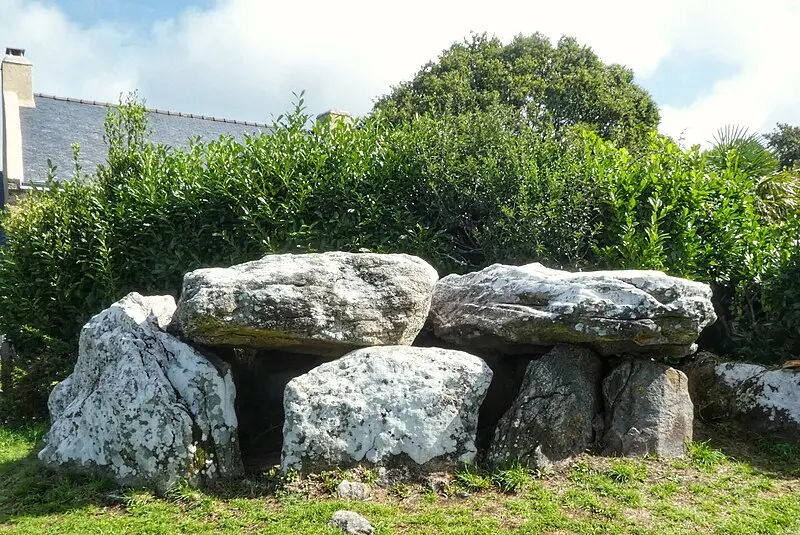 Foto de Dolmen en Gallery Dit Er-Roh - Mike Finn - © Creative Commons (https://creativecommons.org/licenses/by-sa/4.0/deed.fr)