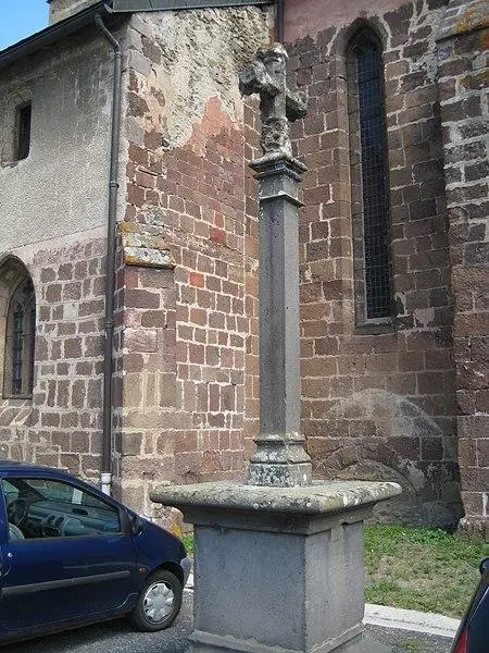 Foto de Cruzar cerca de la iglesia - Sylenius - © Creative Commons (https://creativecommons.org/licenses/by-sa/4.0/deed.fr)