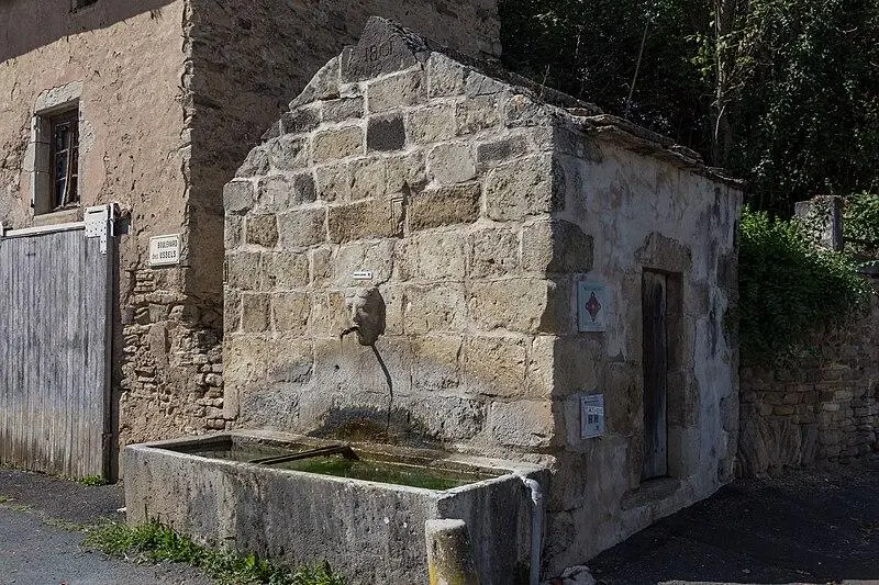 Foto de Fuente del siglo XII - Pymouss - © Creative Commons (https://creativecommons.org/licenses/by-sa/4.0/deed.fr)