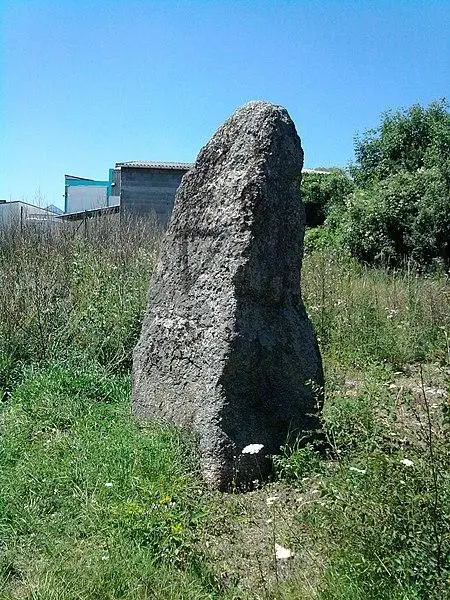 Foto von Menhir du Pont d'Aubières Dit de La Stone stach - Gouranga2 - © Creative Commons (https://creativecommons.org/licenses/by-sa/4.0/deed.fr)