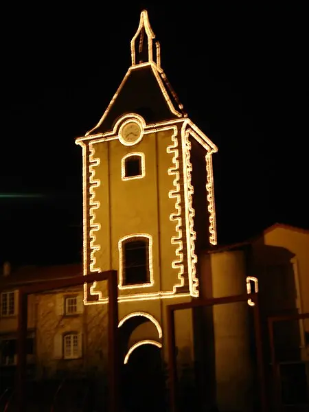 Foto von Uhr (oder Glockenturm) - SM63 - © Creative Commons (https://creativecommons.org/licenses/by-sa/4.0/deed.fr)