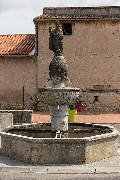 Foto di Fontana - Pymouss - © Creative Commons (https://creativecommons.org/licenses/by-sa/4.0/deed.fr)