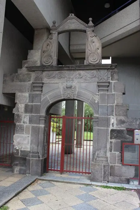 Foto de Convento viejo, también dice cuartel o casa de caza - POP Plateforme Ouverte du Patrimoine / Base Mérimée - © Ministère de la Culture (France), Médiathèque du patrimoine et de la photographie, diffusion RMN-GP